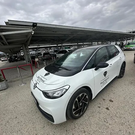 Black Diamond 4* تيرانا